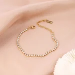 Brățară aurie cu cristale albe de 4 mm