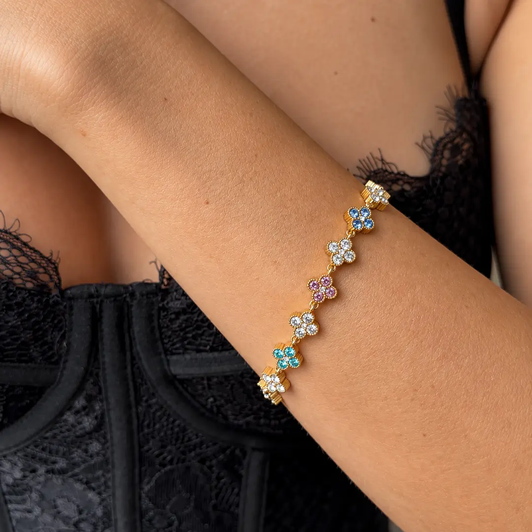 Brățară cu trifoi Multicolor Four Leaf Clover Gold placată cu Aur 18K purtată la mână pentru femei
